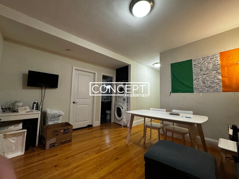 Building Photo - 14 Parker Hill Ave