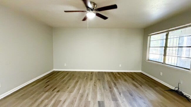 Building Photo - Kentwood Apartments