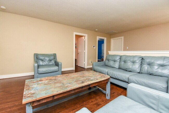 Building Photo - 10735 Cobblecreek Way