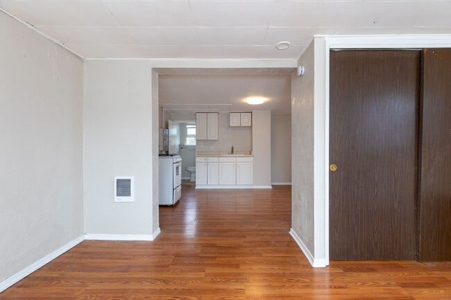 Building Photo - 9041-9049 NE Sandy Blvd