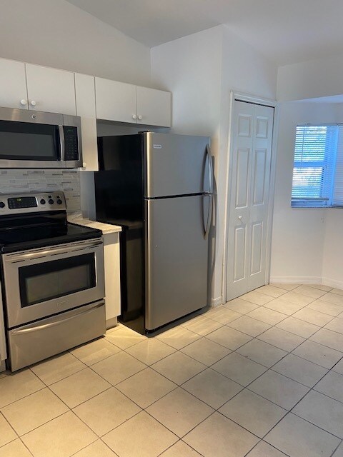 Building Photo - 2721 SE 12th Plz