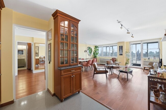 Building Photo - 6040 JFK Blvd E