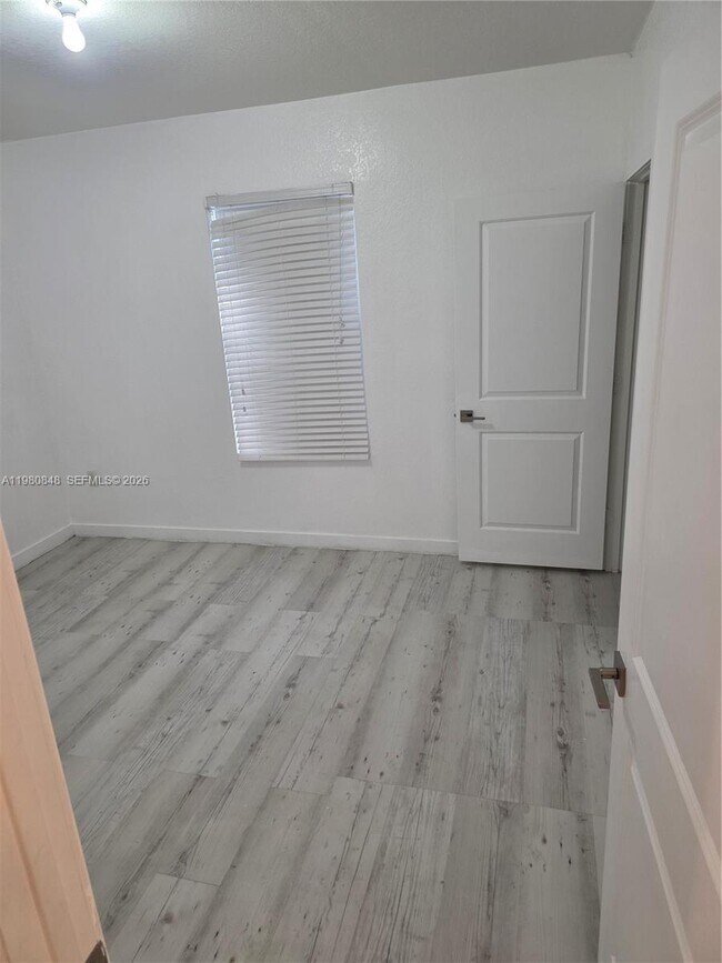 Building Photo - 600 NE 4th Ter