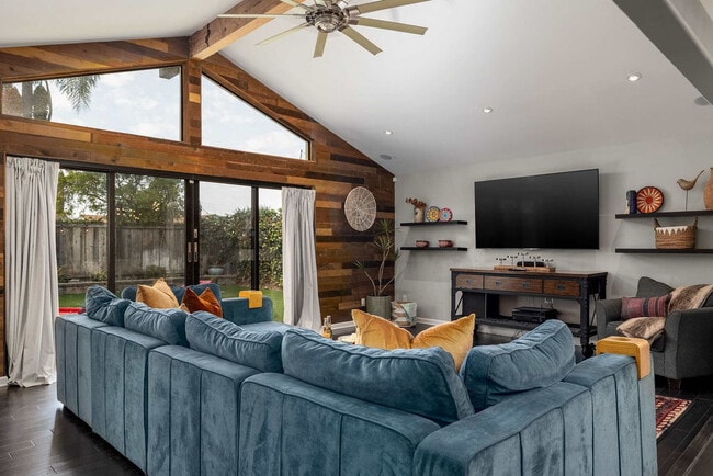 Building Photo - 6922 Jackson Dr