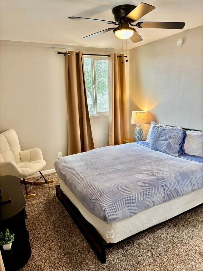 Building Photo - Three bedroom, Two bath