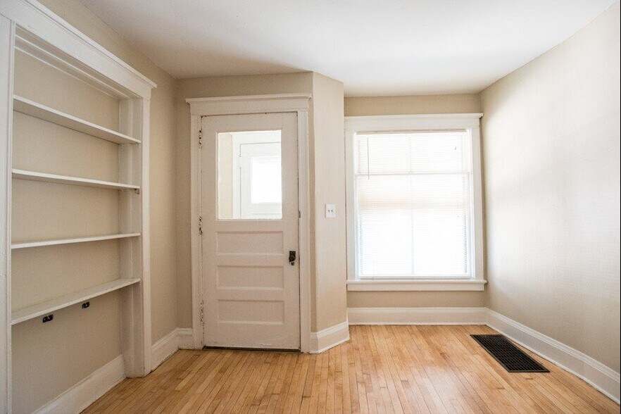 Building Photo - 2724 N Murray Ave