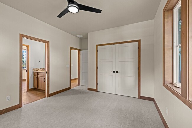 Building Photo - 21702 N Medalist Ct