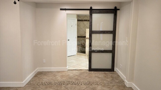 Building Photo - 7609 Linkside St