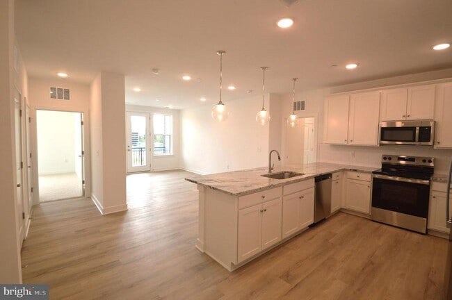 Primary Photo - 21731 Dovekie Ter