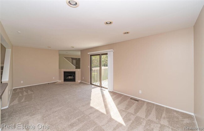 Building Photo - 5652 Drake Hollow Dr E