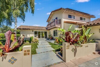 Building Photo - Beautiful Gated Community Updated Home in ...