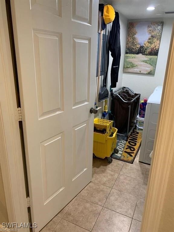 Building Photo - 8224 Key Royal Cir