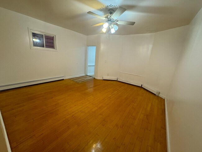 Building Photo - 150 S 13th Ave