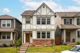 Building Photo - Four Bedroom Home in King City!