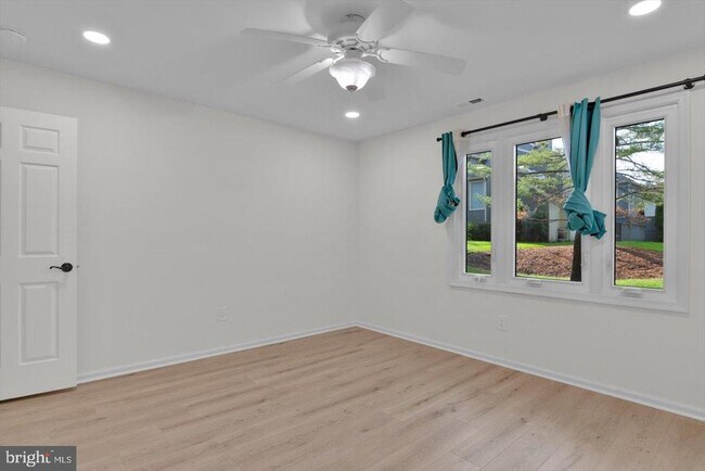 Building Photo - 915 Chanticleer
