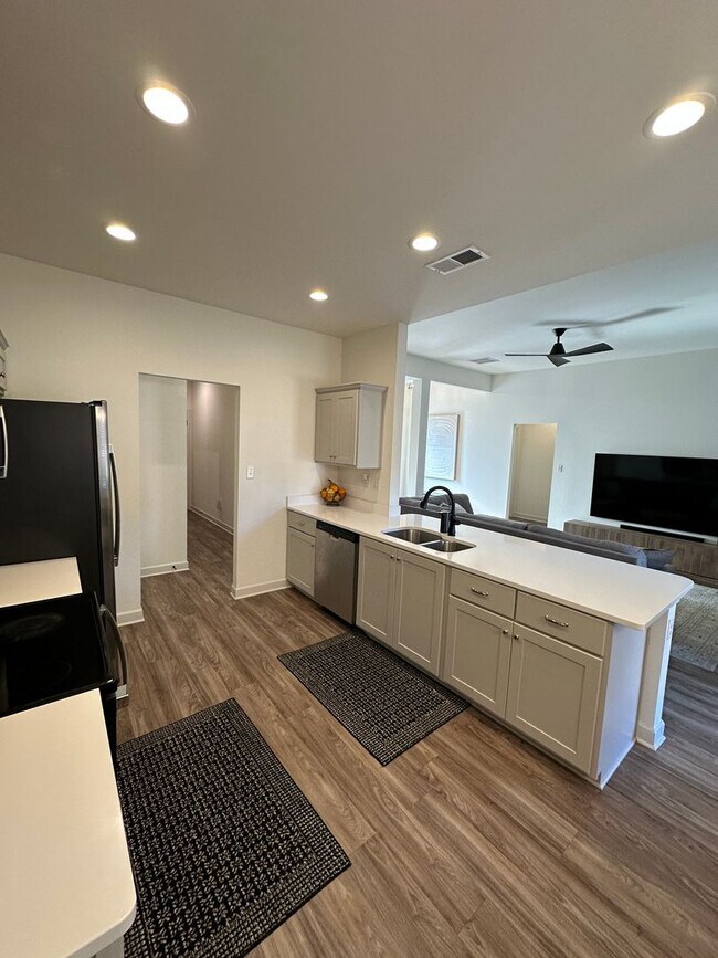Building Photo - IMMEDIATE MOVE IN!!! Beautiful 4 Bedroom/ 2 Bath in Pinewood Subdivision- Southaven