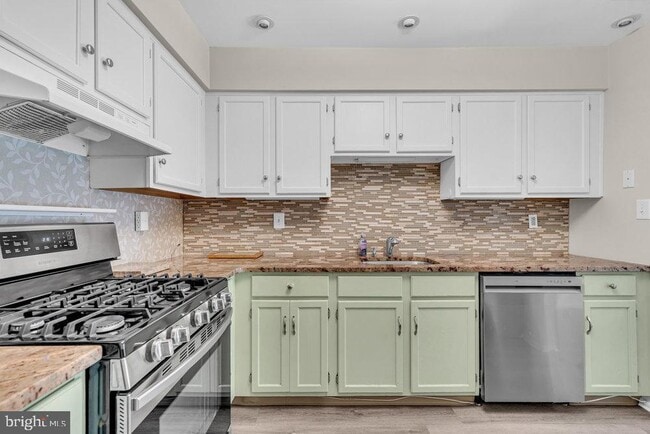 Building Photo - 271 Andover Pl