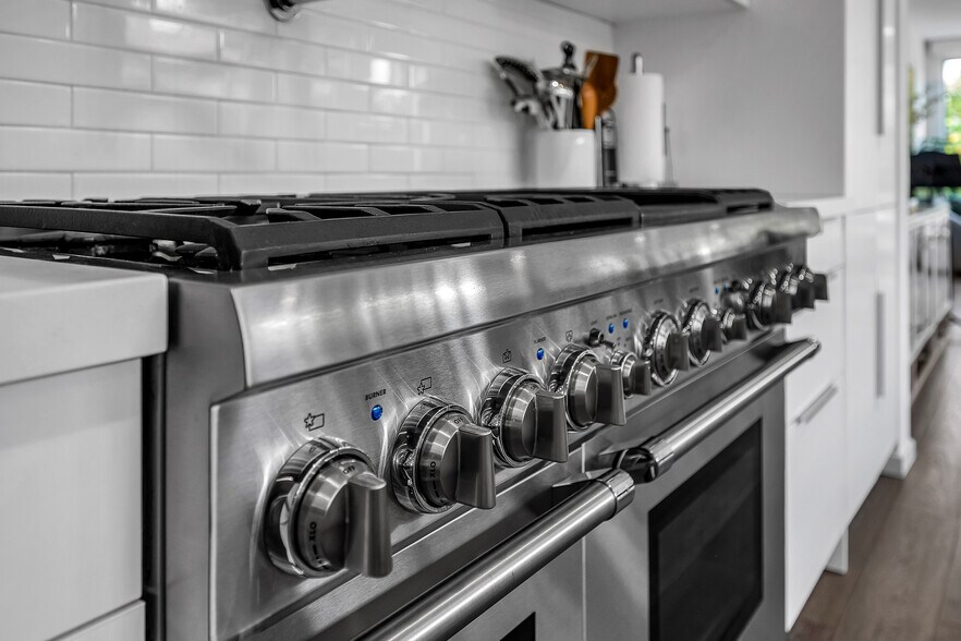 Chef's hot water accessory - 718 Marine St