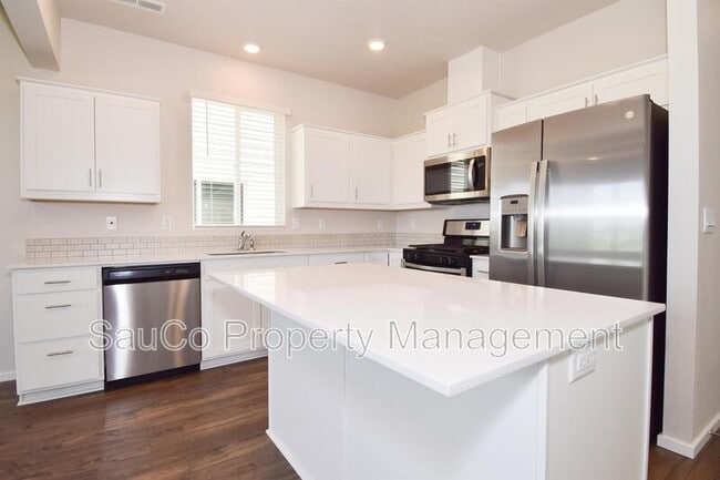 Building Photo - 2269 Livesay Ln