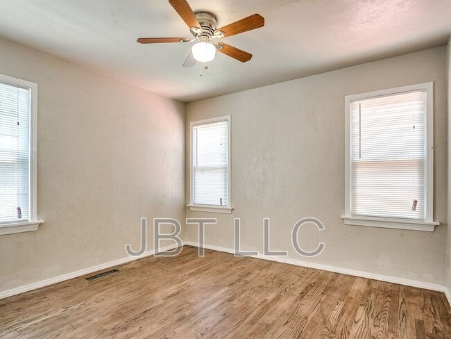 Building Photo - 2132 Andover Ct