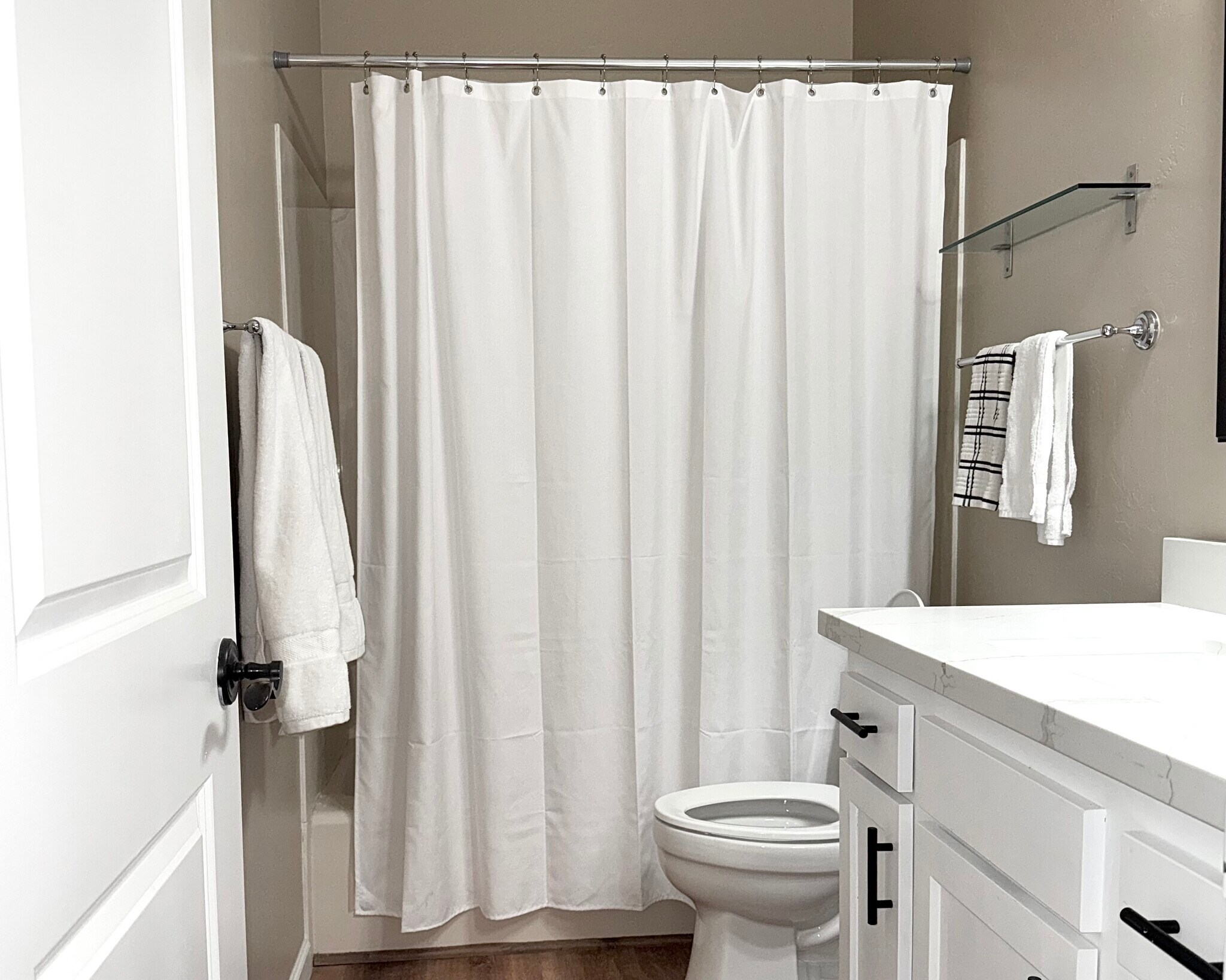 Building Photo - 2024 E River Rd