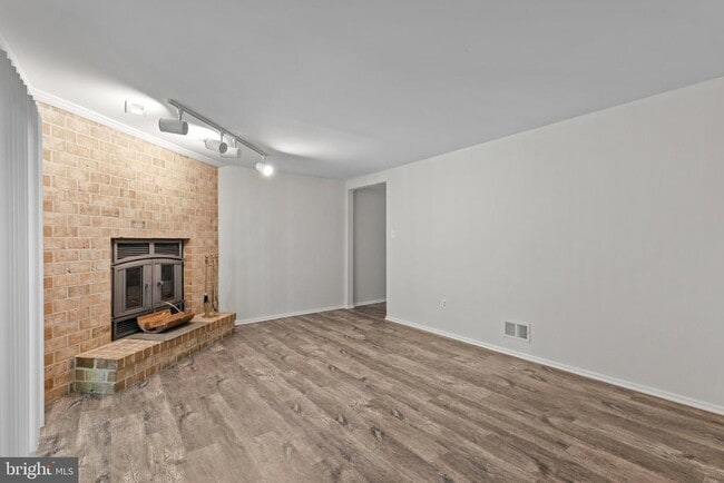 Building Photo - 11861 New Country Ln