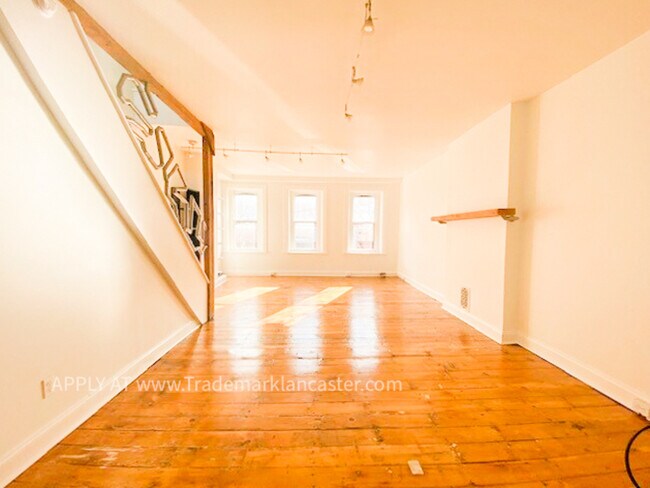 Primary Photo - 230 N Prince St