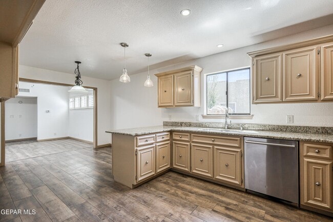 Building Photo - 4945 Vista Grande Cir