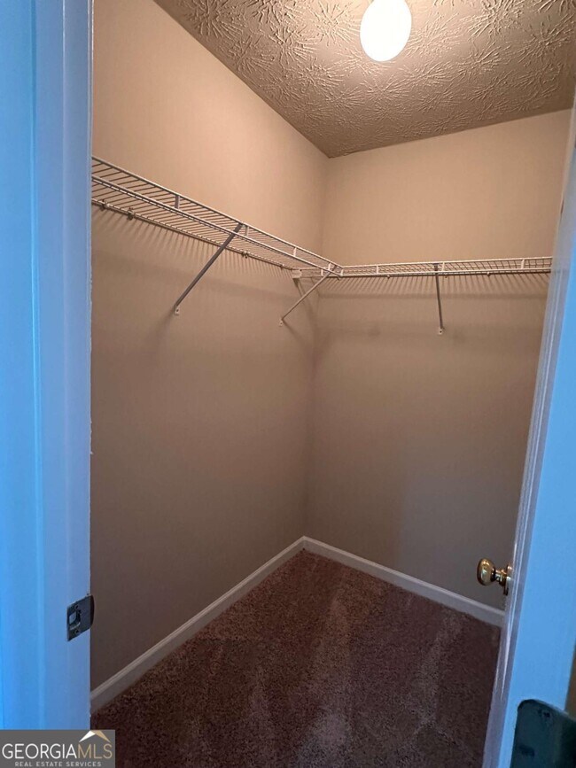 Building Photo - 305 Hulan Way