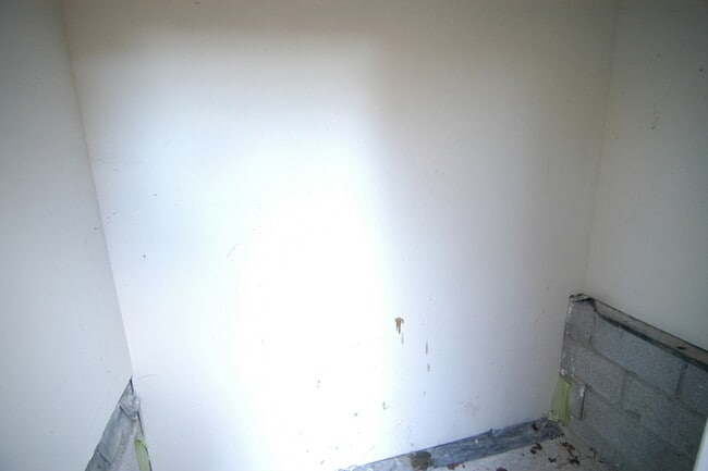 Building Photo - Inglewood Duplex Available Now!