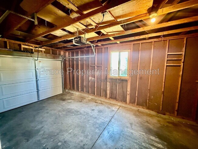 Building Photo - 2757 E 117th Way