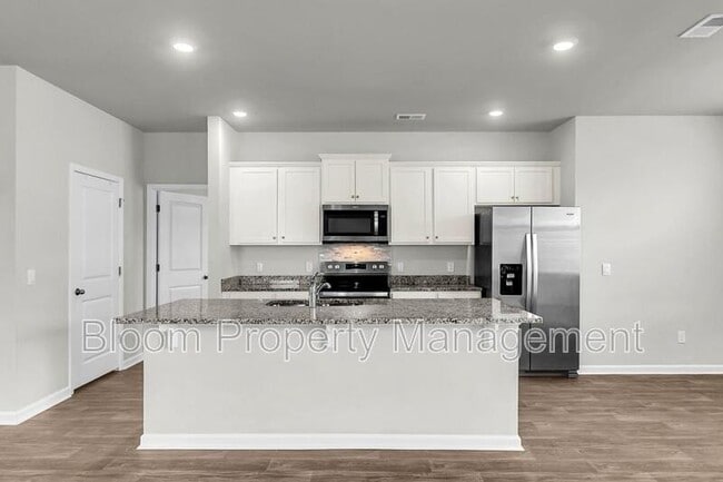 Building Photo - 205 Maple Hl Dr