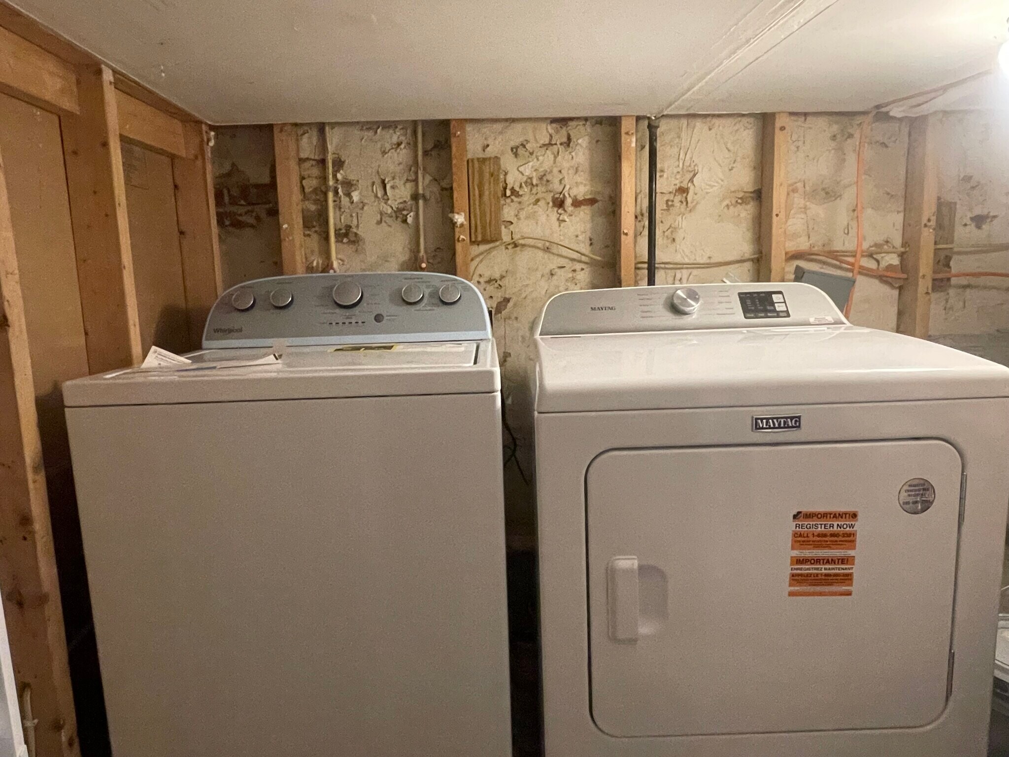 Laundry Space - 1127 S Carey St