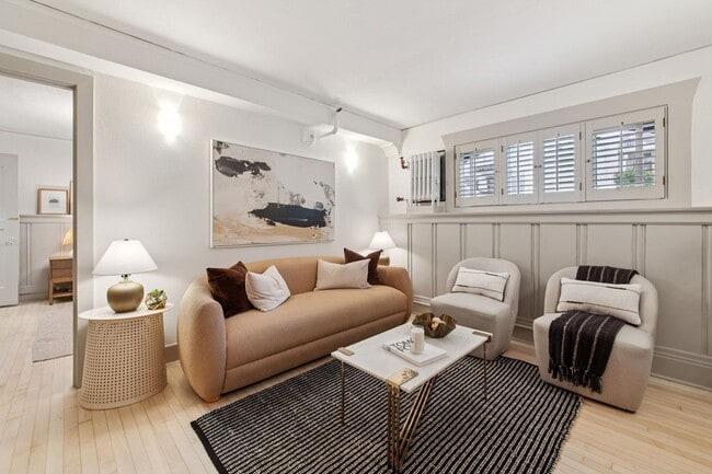 Building Photo - Pacific Heights: Updated Condo w/ Enchanting Shared Garden