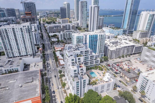 Building Photo - 350 NE 24th St