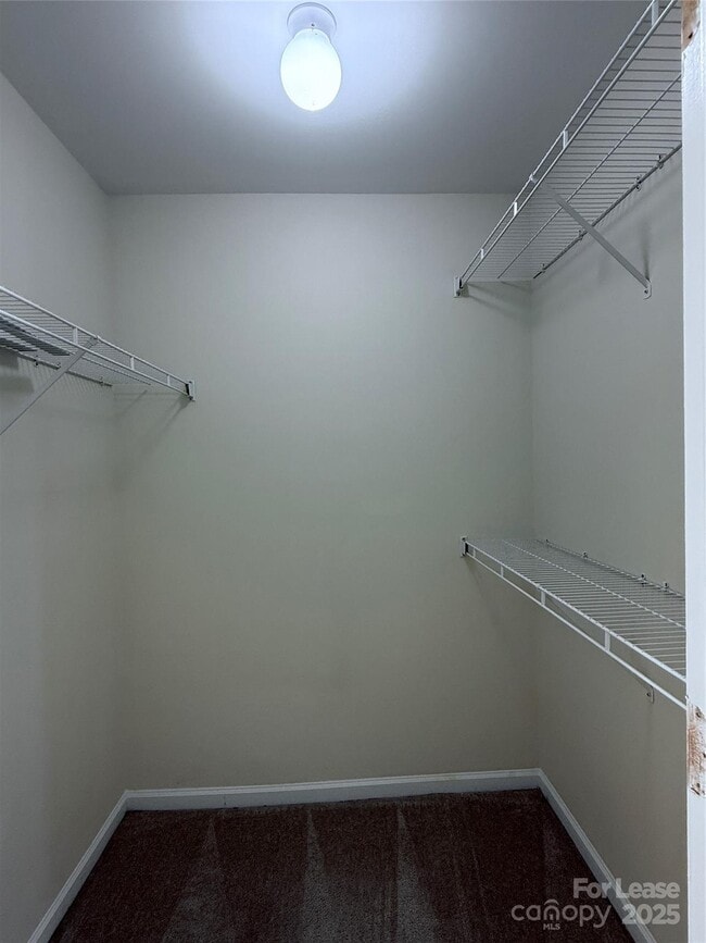 Building Photo - 7549 Bluff Point Ln