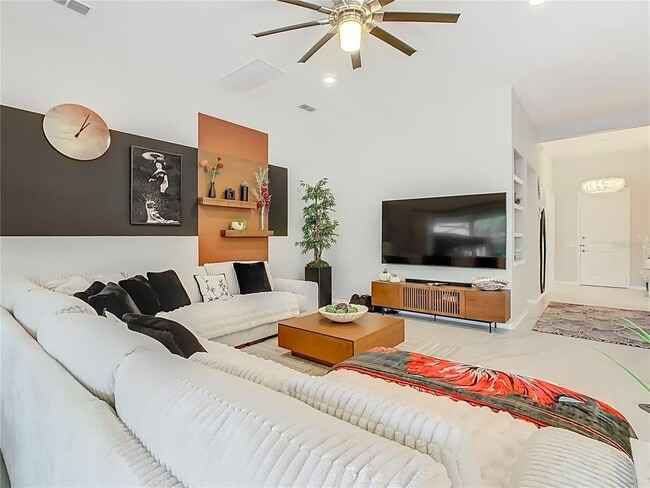 Building Photo - 790 Carmel Ln