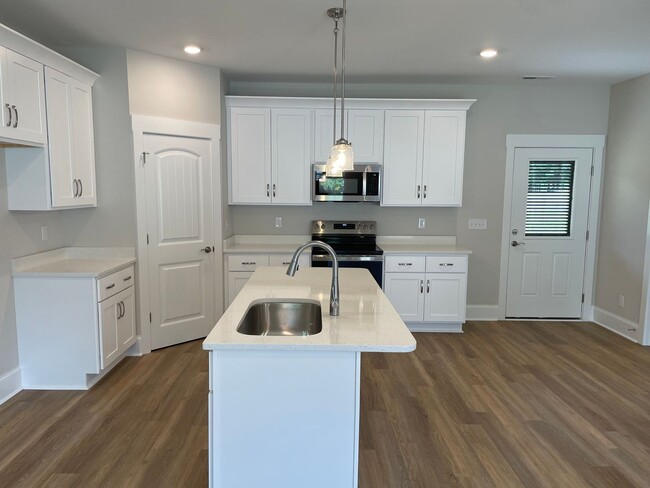Building Photo - 3 Bedroom 2 Bathroom New Construction Hous...