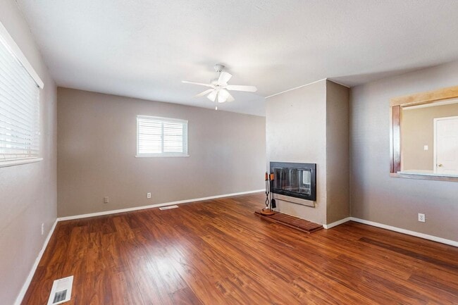 Building Photo - LOMAS/JUAN TABO 3 Bedroom 2 Bath 1/CG