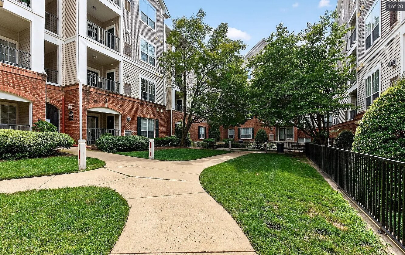Building Photo - 4854 Eisenhower Ave