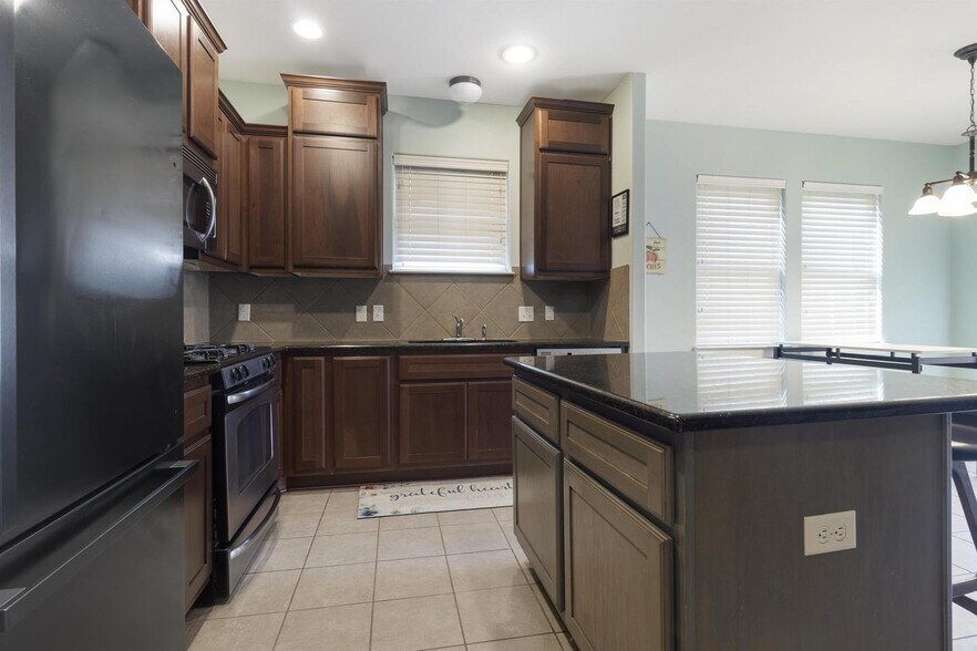 Building Photo - Beautifully updated home in a peaceful Geo...