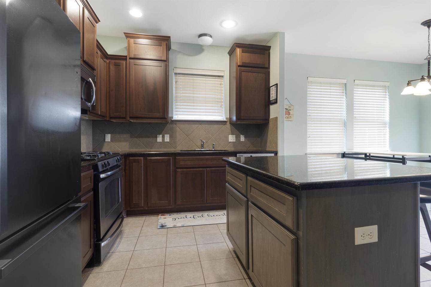 Building Photo - Beautifully updated home in a peaceful Geo...
