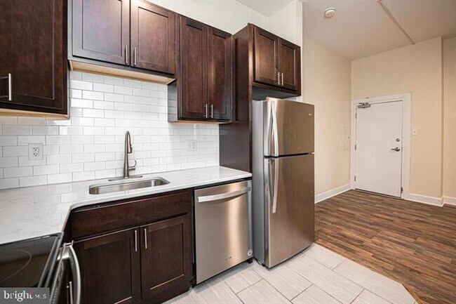 Building Photo - 215 Bridge St