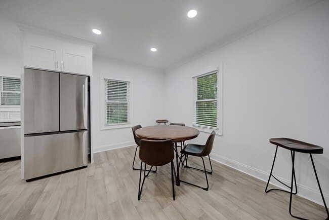 Building Photo - 593 Lynnhaven Dr SW