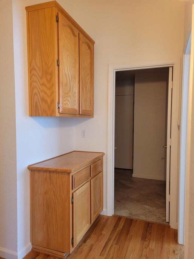 Building Photo - NICE TWO STORY ROCKLIN HOME WITH LARGE BONUS ROOM UPSTAIRS NEXT TO TWIN OAKS PARK & SCHOOLS!