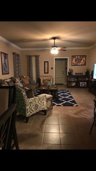 Building Photo - 652 Fairfield Loop