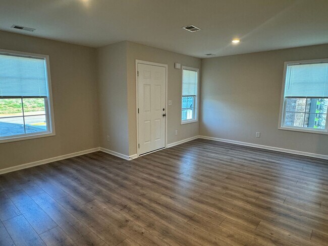 Building Photo - 201 Mountaindale Dr