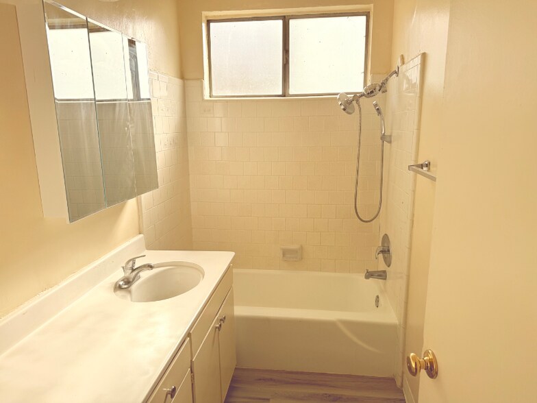 Building Photo - 1516 Rock Glen Ave