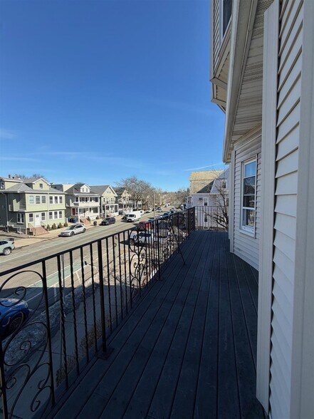 Building Photo - 1040 Broadway