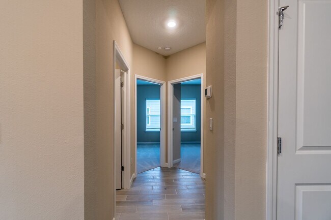 Building Photo - 6343 Morning Blf Dr